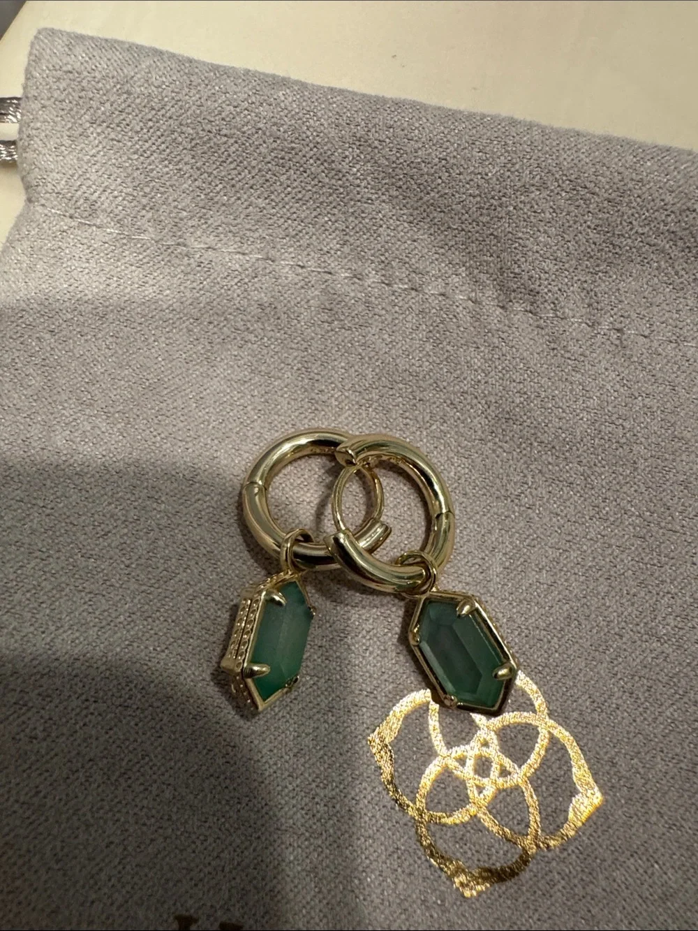 Kendra Scott Gold Keyring with Green Hex Stone Charms - Picture 2 of 2